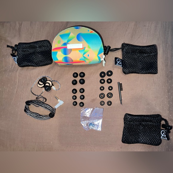 Holocene

CAMPFIRE AUDIO
Brown Holocene Earphones - Picture 9 of 11